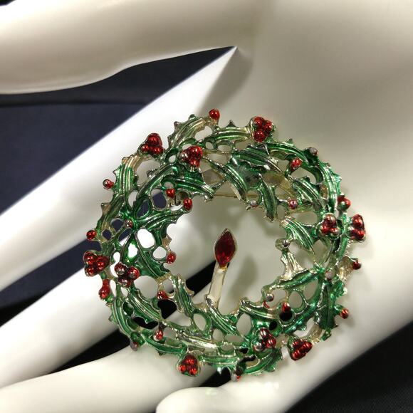 Vintage 1950s Christmas Wreath Enamel Brooch, Red Green Metallic Enamel - Picture 1 of 10